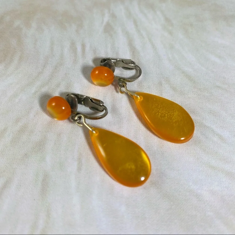 Vintage lucite MoonGlow tear drop clip earrings 60s